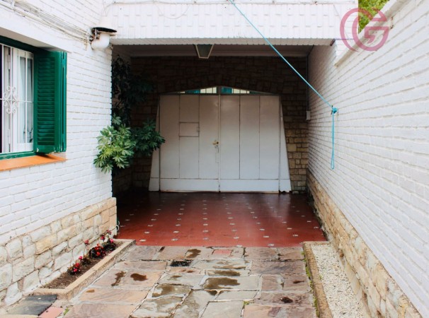 GREENWOOD VENDE IMPONENTE PROPIEDAD EN GODOY CRUZ CON 1290m2 DE TERRENO Y DOS CASAS, CUBIERTOS 558m2.