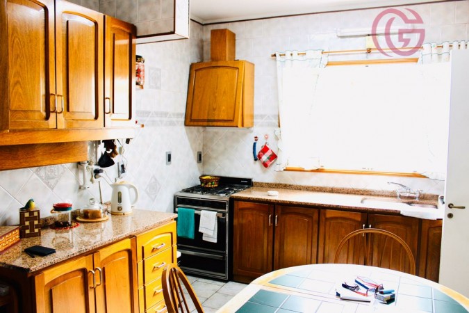 GREENWOOD VENDE IMPONENTE PROPIEDAD EN GODOY CRUZ CON 1290m2 DE TERRENO Y DOS CASAS, CUBIERTOS 558m2.
