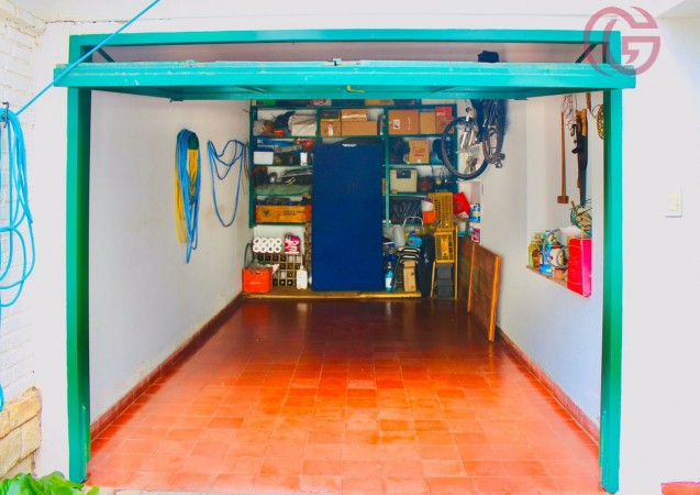 GREENWOOD VENDE IMPONENTE PROPIEDAD EN GODOY CRUZ CON 1290m2 DE TERRENO Y DOS CASAS, CUBIERTOS 558m2.
