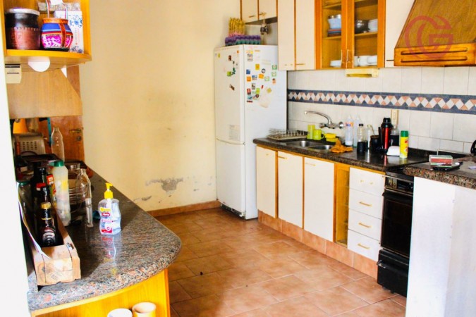 GREENWOOD VENDE IMPONENTE PROPIEDAD EN GODOY CRUZ CON 1290m2 DE TERRENO Y DOS CASAS, CUBIERTOS 558m2.