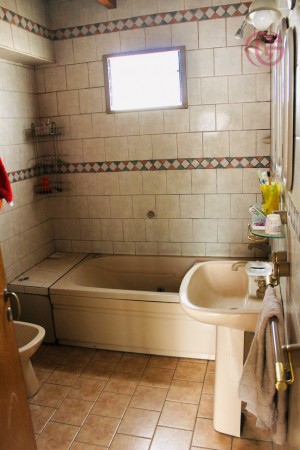 GREENWOOD VENDE IMPONENTE PROPIEDAD EN GODOY CRUZ CON 1290m2 DE TERRENO Y DOS CASAS, CUBIERTOS 558m2.