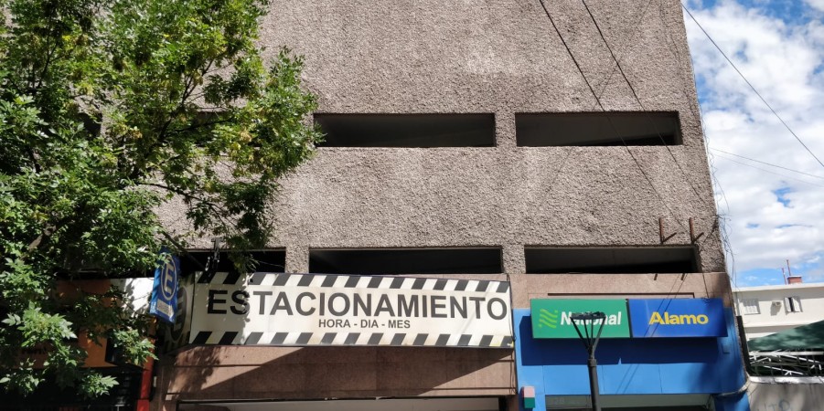GREENWOOD VENDE EXCELENTE COCHERA EN EL CENTRO DE MENDOZA
