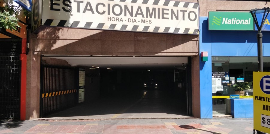 GREENWOOD VENDE EXCELENTE COCHERA EN EL CENTRO DE MENDOZA
