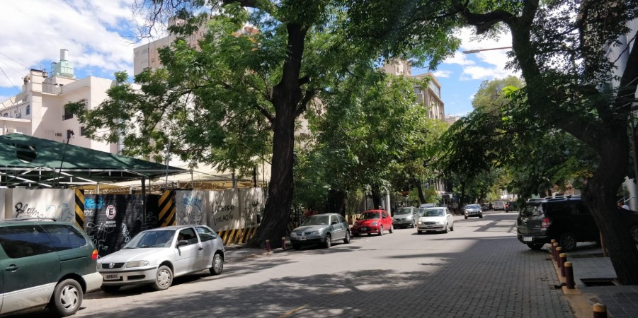 GREENWOOD VENDE EXCELENTE COCHERA EN EL CENTRO DE MENDOZA