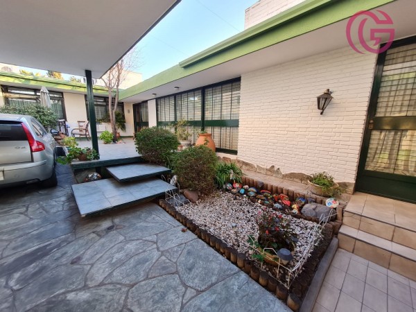 GREENWOOD VENDE EXCEPCIONAL CASA EN EL CORAZON DEL BOMBAL.