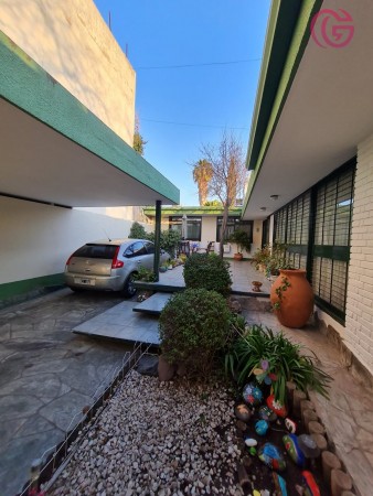 GREENWOOD VENDE EXCEPCIONAL CASA EN EL CORAZON DEL BOMBAL.