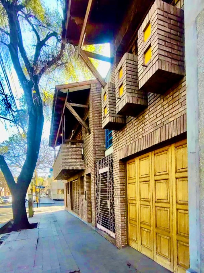 GREENWOOD VENDE DEPARTAMENTO AMPLIO IDEAL AIRBNB CON LOCAL COMERCIAL EN EXCELENTE UBICACIÓN DE LA CIUDAD DE MENDOZA