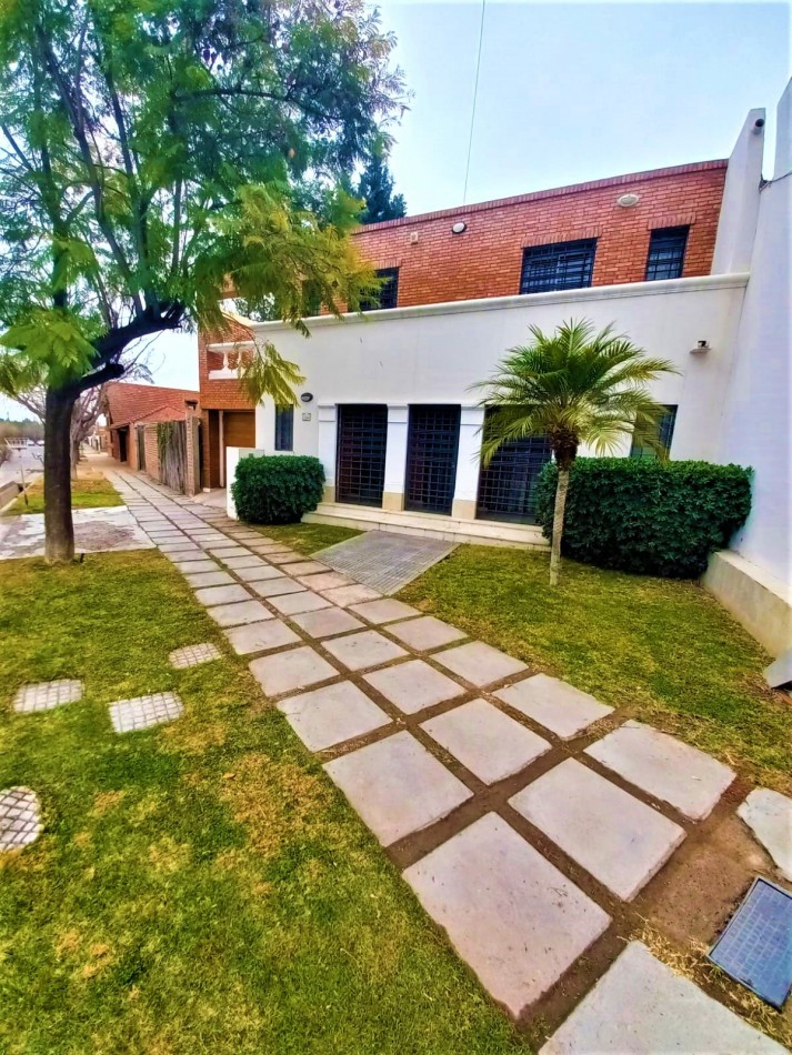 GREENWOOD VENDE HERMOSA Y AMPLIA PROPIEDAD EN GODOY CRUZ, EXCELENTE CALIDAD CONSTRUCTIVA Y UBICACION INMEJORABLE