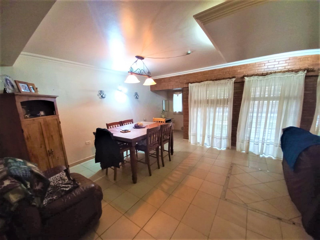 GREENWOOD VENDE HERMOSA Y AMPLIA PROPIEDAD EN GODOY CRUZ, EXCELENTE CALIDAD CONSTRUCTIVA Y UBICACION INMEJORABLE