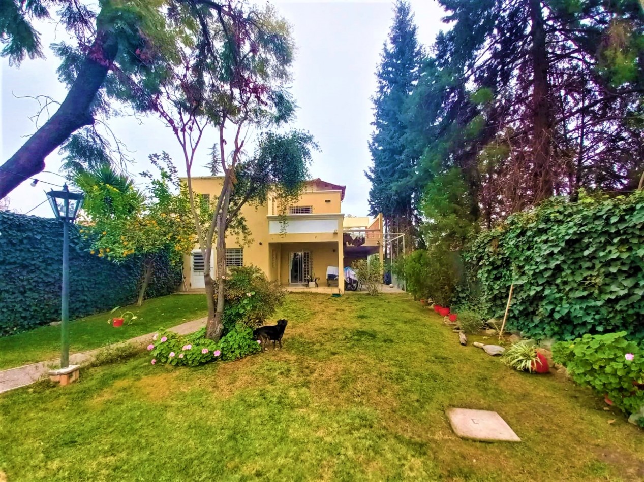 GREENWOOD VENDE HERMOSA Y AMPLIA PROPIEDAD EN GODOY CRUZ, EXCELENTE CALIDAD CONSTRUCTIVA Y UBICACION INMEJORABLE