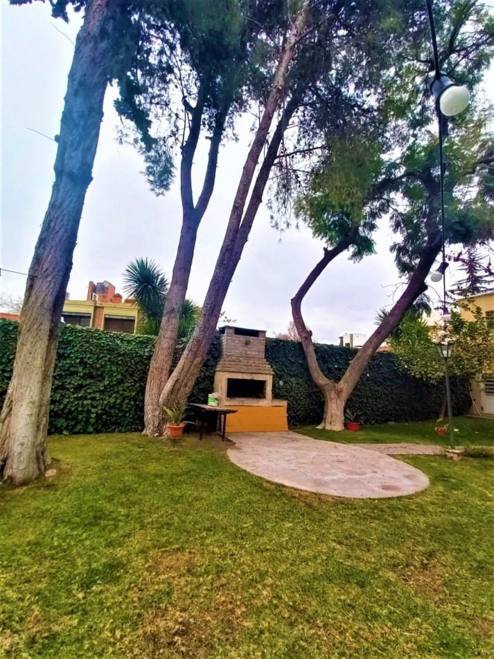 GREENWOOD VENDE HERMOSA Y AMPLIA PROPIEDAD EN GODOY CRUZ, EXCELENTE CALIDAD CONSTRUCTIVA Y UBICACION INMEJORABLE