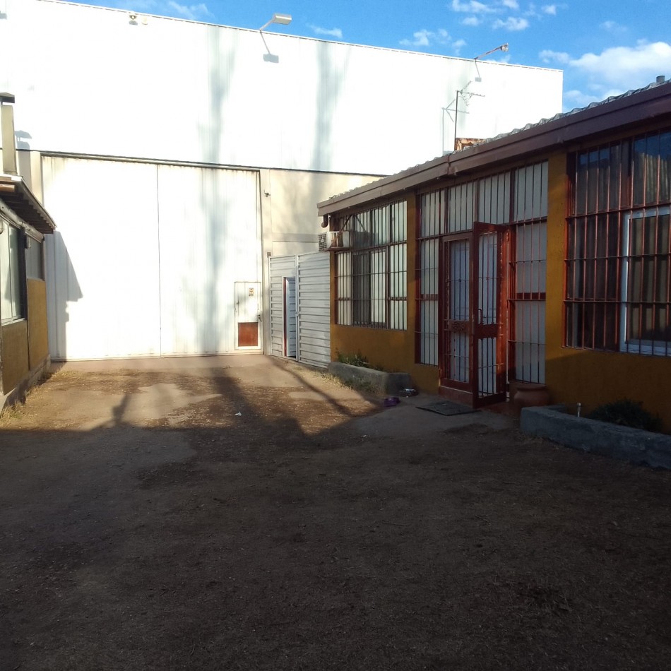 GREENWOOD VENDE GALPON CON OFICINAS Y DEPOSITO EN VISTALBA, LUJAN DE CUYO.