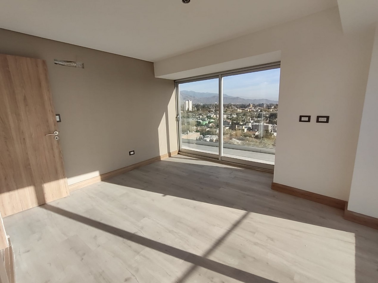 GREENWOOD VENDE EXCEPCIONAL DEPARTAMENTO EN PISO 8 EN LA INIGUALABLE TORRE LELOIR, DISTINCION EN LO ALTO DE MENDOZA.