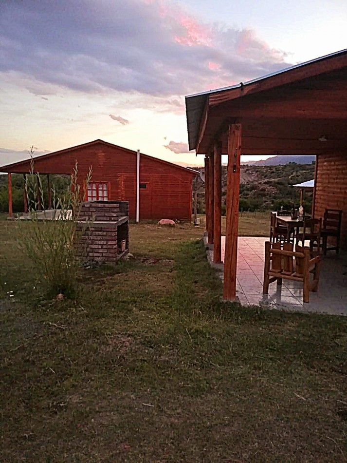 GREENWOOD VENDE ESPECTACULAR TERRENO CON CABAÑAS EN TUNUYAN.