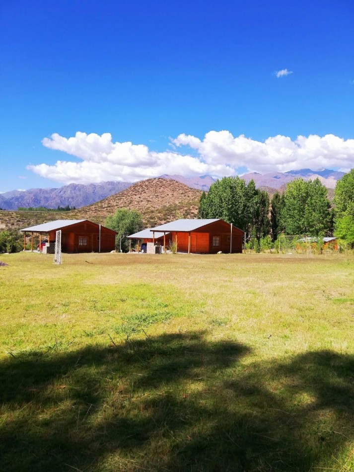 GREENWOOD VENDE ESPECTACULAR TERRENO CON CABAÑAS EN TUNUYAN.