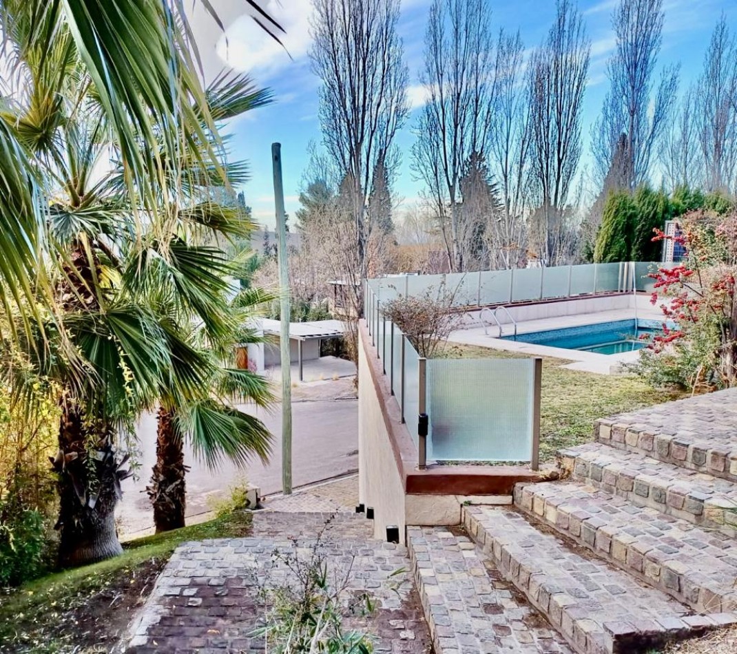 GREENWOOD VENDE IMPACTANTE PROPIEDAD EN EL EXCLUSIVO BARRIO LADERAS DE CHACRAS DE CORIA