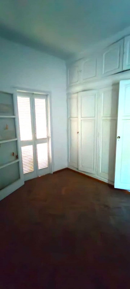 GREENWOOD VENDE CASA ESQUINA ANTIGUA EN MUY BUEN ESTADO EN LA CIUDAD DE MENDOZA