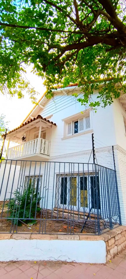GREENWOOD VENDE CASA ESQUINA ANTIGUA EN MUY BUEN ESTADO EN LA CIUDAD DE MENDOZA