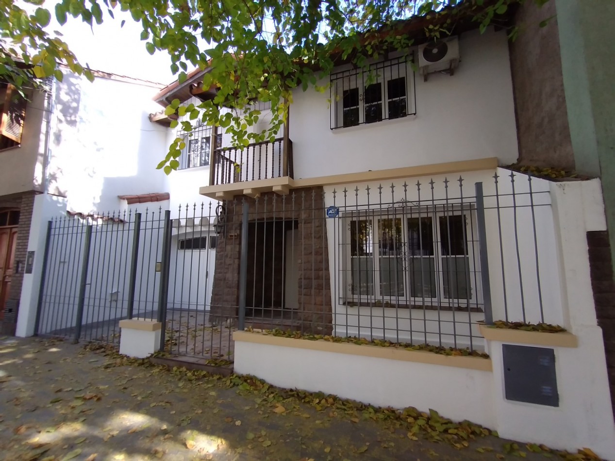 GREENWOOD VENDE HERMOSA CASA EN BARRIO BOMBAL UBICADA EN ALMIRANTE BROWN 1840. GODOY CRUZ