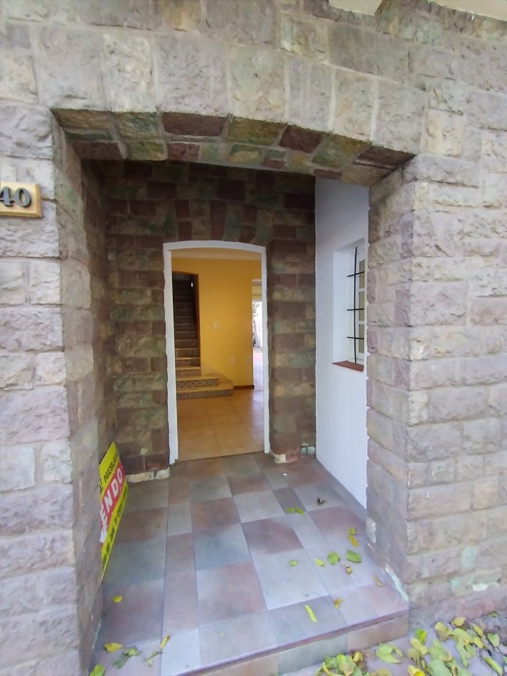 GREENWOOD VENDE HERMOSA CASA EN BARRIO BOMBAL UBICADA EN ALMIRANTE BROWN 1840. GODOY CRUZ