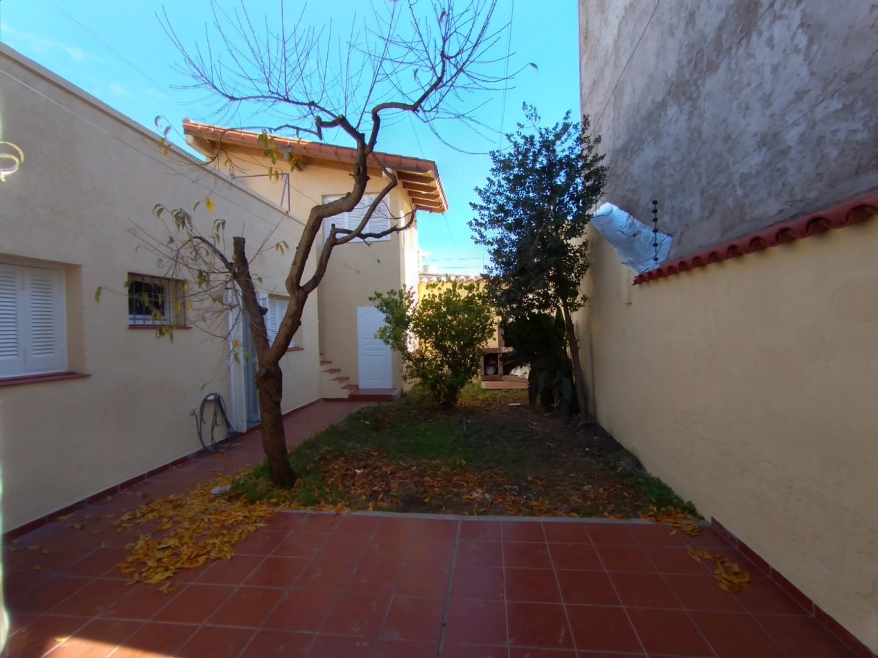 GREENWOOD VENDE HERMOSA CASA EN BARRIO BOMBAL UBICADA EN ALMIRANTE BROWN 1840. GODOY CRUZ