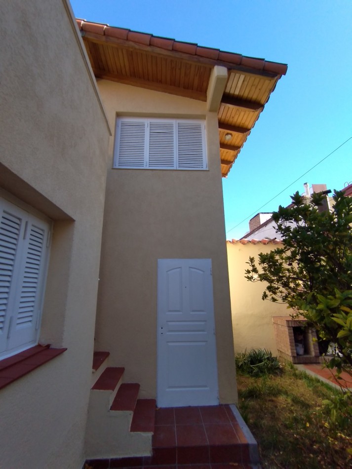 GREENWOOD VENDE HERMOSA CASA EN BARRIO BOMBAL UBICADA EN ALMIRANTE BROWN 1840. GODOY CRUZ