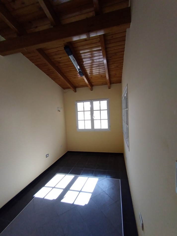 GREENWOOD VENDE HERMOSA CASA EN BARRIO BOMBAL UBICADA EN ALMIRANTE BROWN 1840. GODOY CRUZ