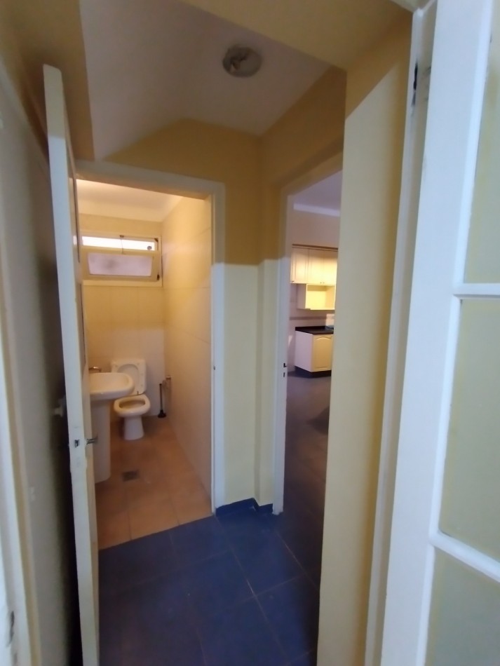 GREENWOOD VENDE HERMOSA CASA EN BARRIO BOMBAL UBICADA EN ALMIRANTE BROWN 1840. GODOY CRUZ