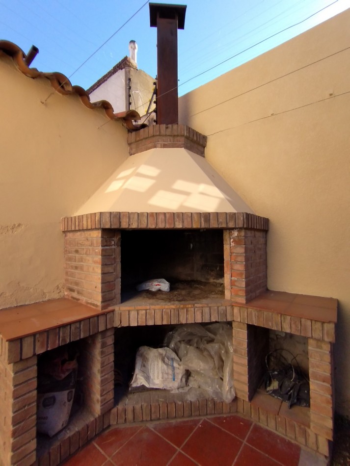 GREENWOOD VENDE HERMOSA CASA EN BARRIO BOMBAL UBICADA EN ALMIRANTE BROWN 1840. GODOY CRUZ