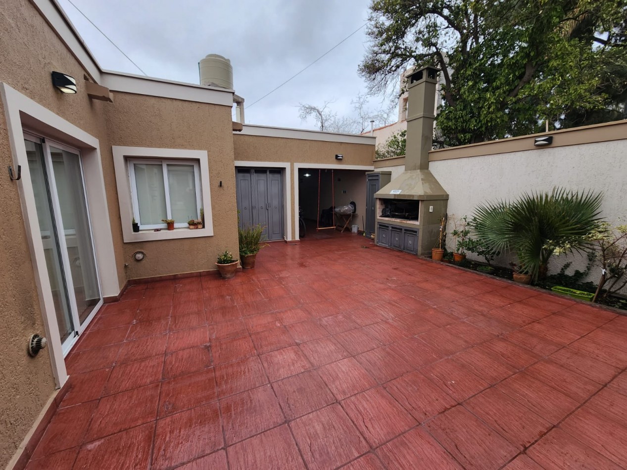 GREENWOOD VENDE ESPECTACULAR CASA EN GODOY CRUZ.