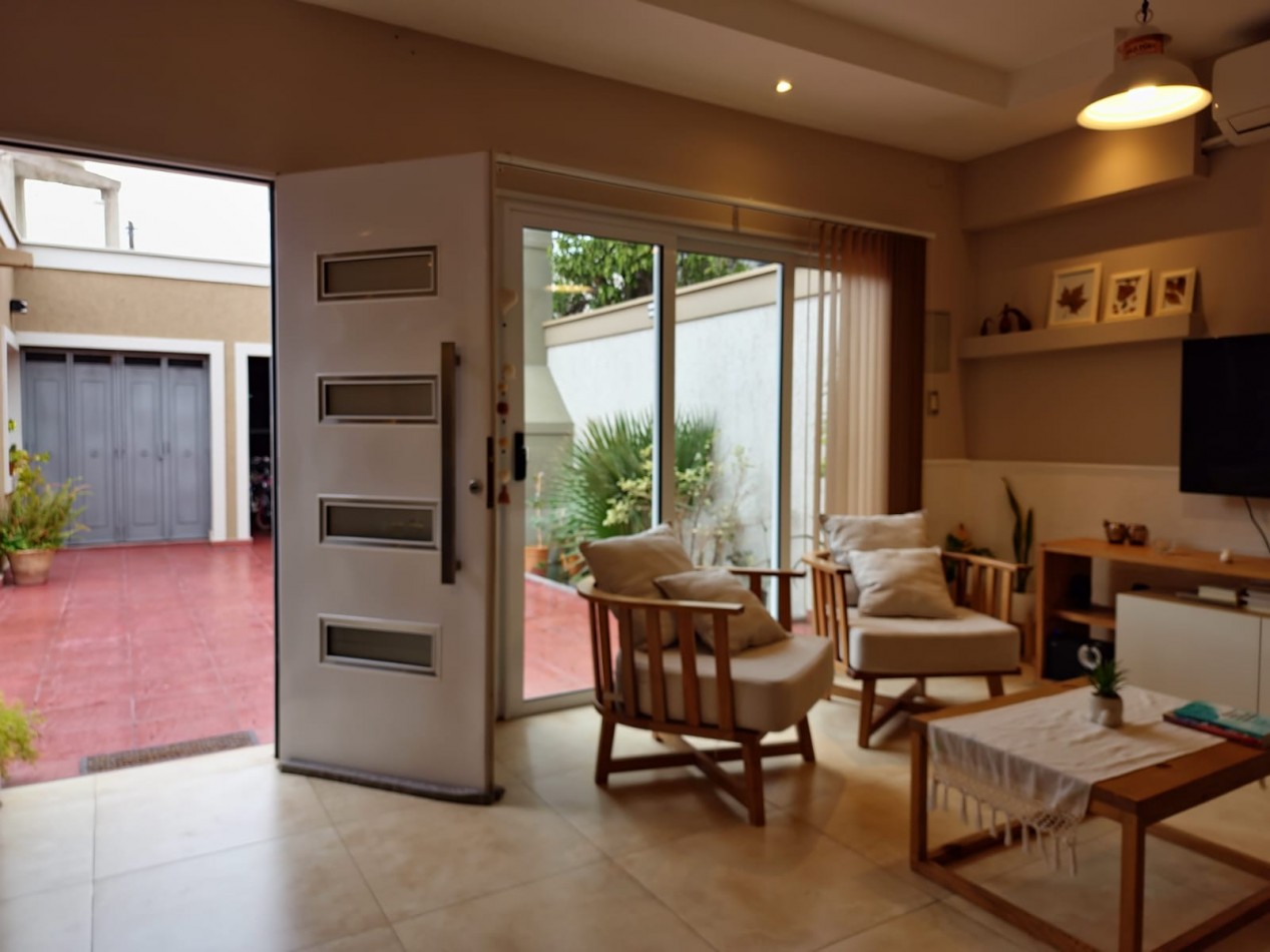 GREENWOOD VENDE ESPECTACULAR CASA EN GODOY CRUZ.