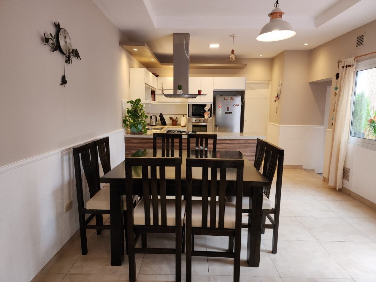 GREENWOOD VENDE ESPECTACULAR CASA EN GODOY CRUZ.