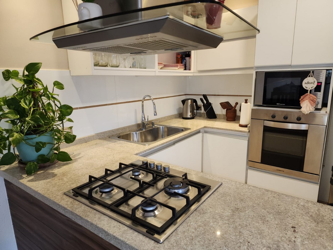 GREENWOOD VENDE ESPECTACULAR CASA EN GODOY CRUZ.