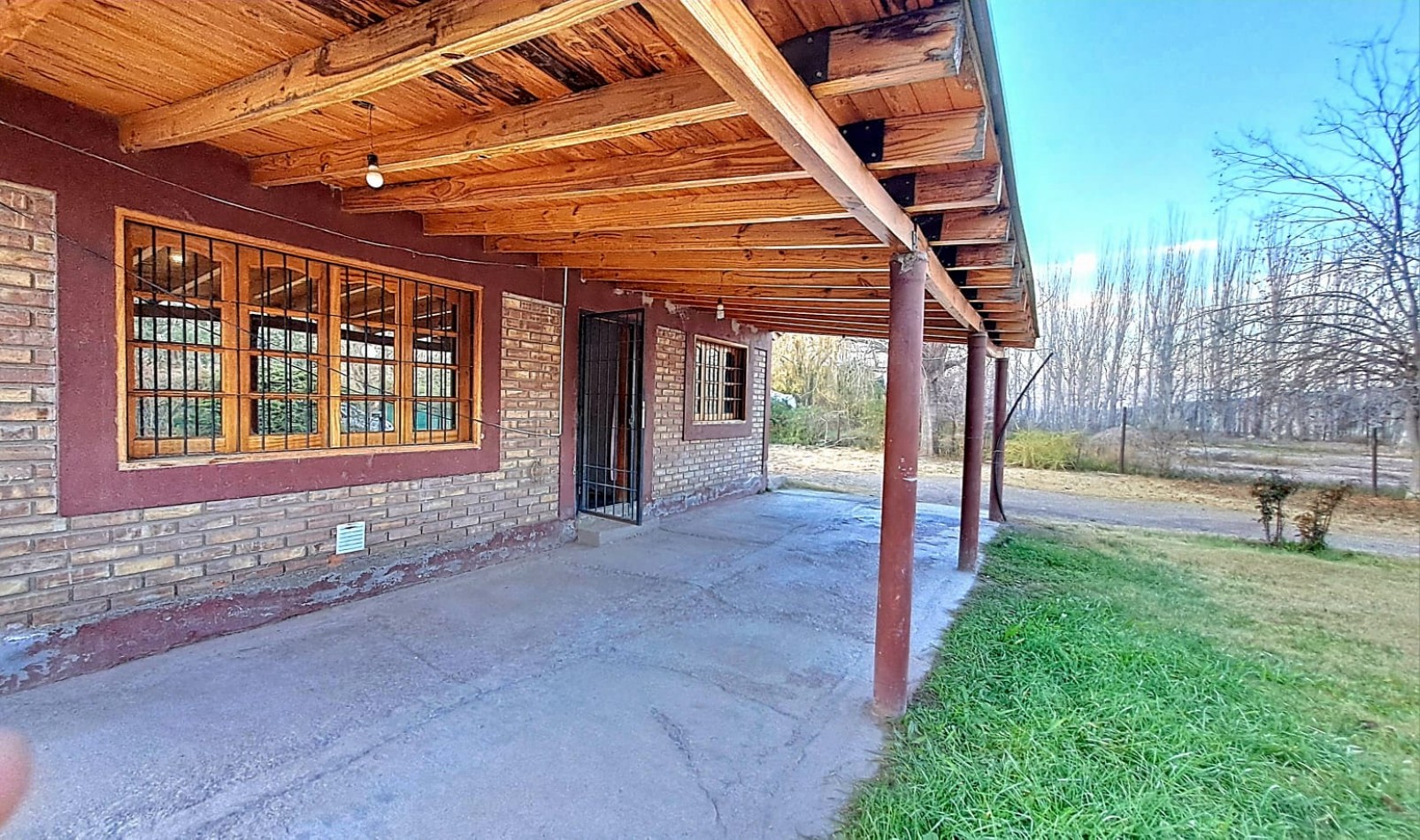GREENWOOD VENDE CASA CON AMPLIO TERRENO EN PERDRIEL, LUJAN DE CUYO.