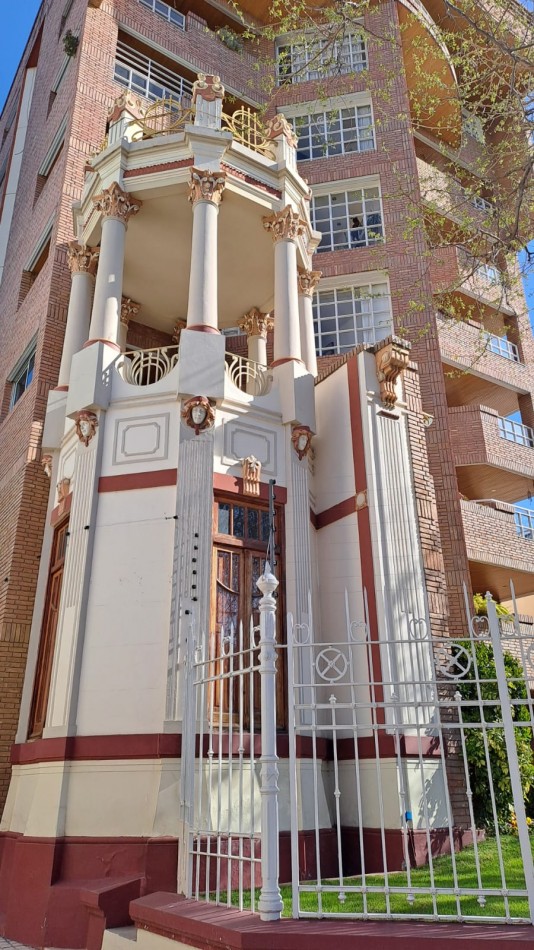 GREENWOOD ALQUILA SEMIPISO EN EL EMBLEMATICO EDIFICO EL TORREON EN CIUDAD DE MENDOZA.