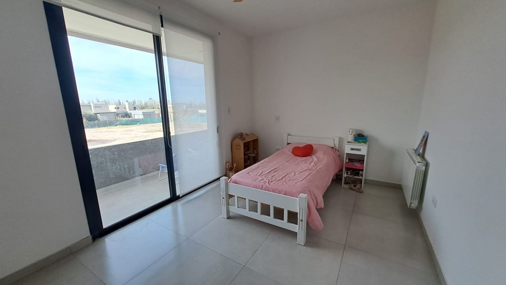 GREENWOOD VENDE ESPECTACULAR CASA EN EL BARRIO PRIVADO ALBA DE TANQAY EN MAIPU.