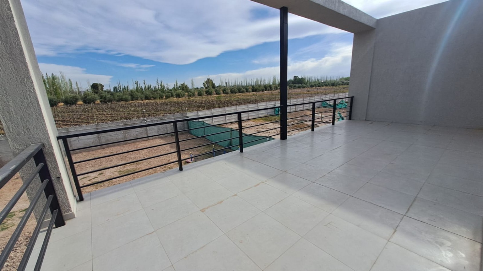 GREENWOOD VENDE ESPECTACULAR CASA EN EL BARRIO PRIVADO ALBA DE TANQAY EN MAIPU.