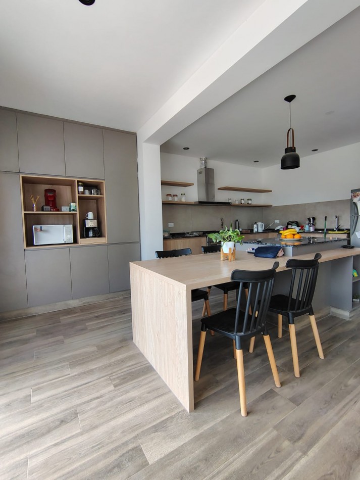GREENWOOD VENDE ESPECTACULAR CASA EN EL BARRIO PRIVADO ALBA DE TANQAY EN MAIPU.