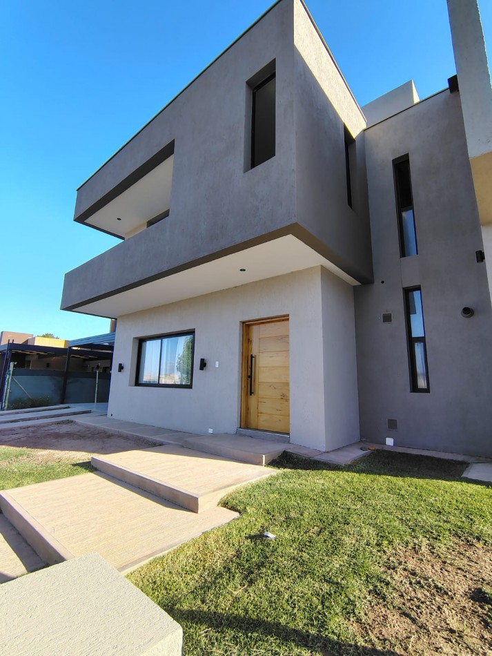 GREENWOOD VENDE ESPECTACULAR CASA EN EL BARRIO PRIVADO ALBA DE TANQAY EN MAIPU.