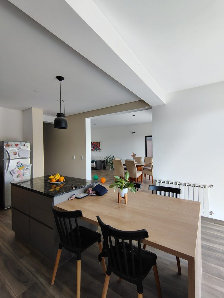 GREENWOOD VENDE ESPECTACULAR CASA EN EL BARRIO PRIVADO ALBA DE TANQAY EN MAIPU.