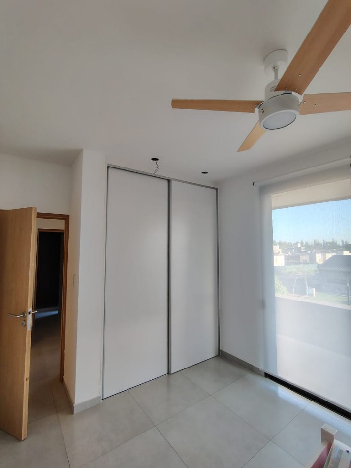 GREENWOOD VENDE ESPECTACULAR CASA EN EL BARRIO PRIVADO ALBA DE TANQAY EN MAIPU.