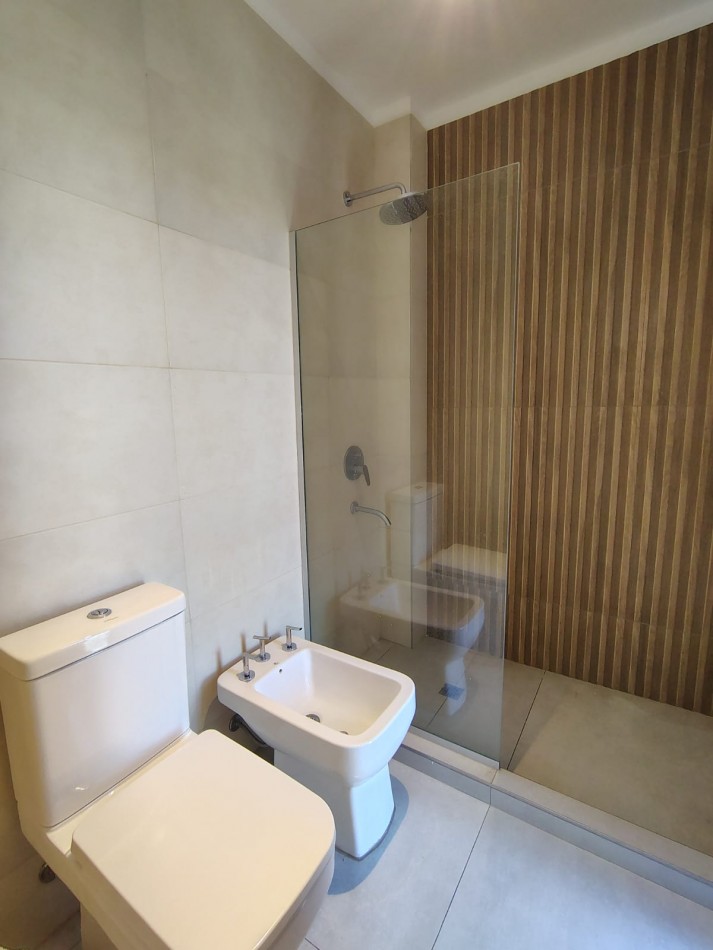 GREENWOOD VENDE ESPECTACULAR CASA EN EL BARRIO PRIVADO ALBA DE TANQAY EN MAIPU.