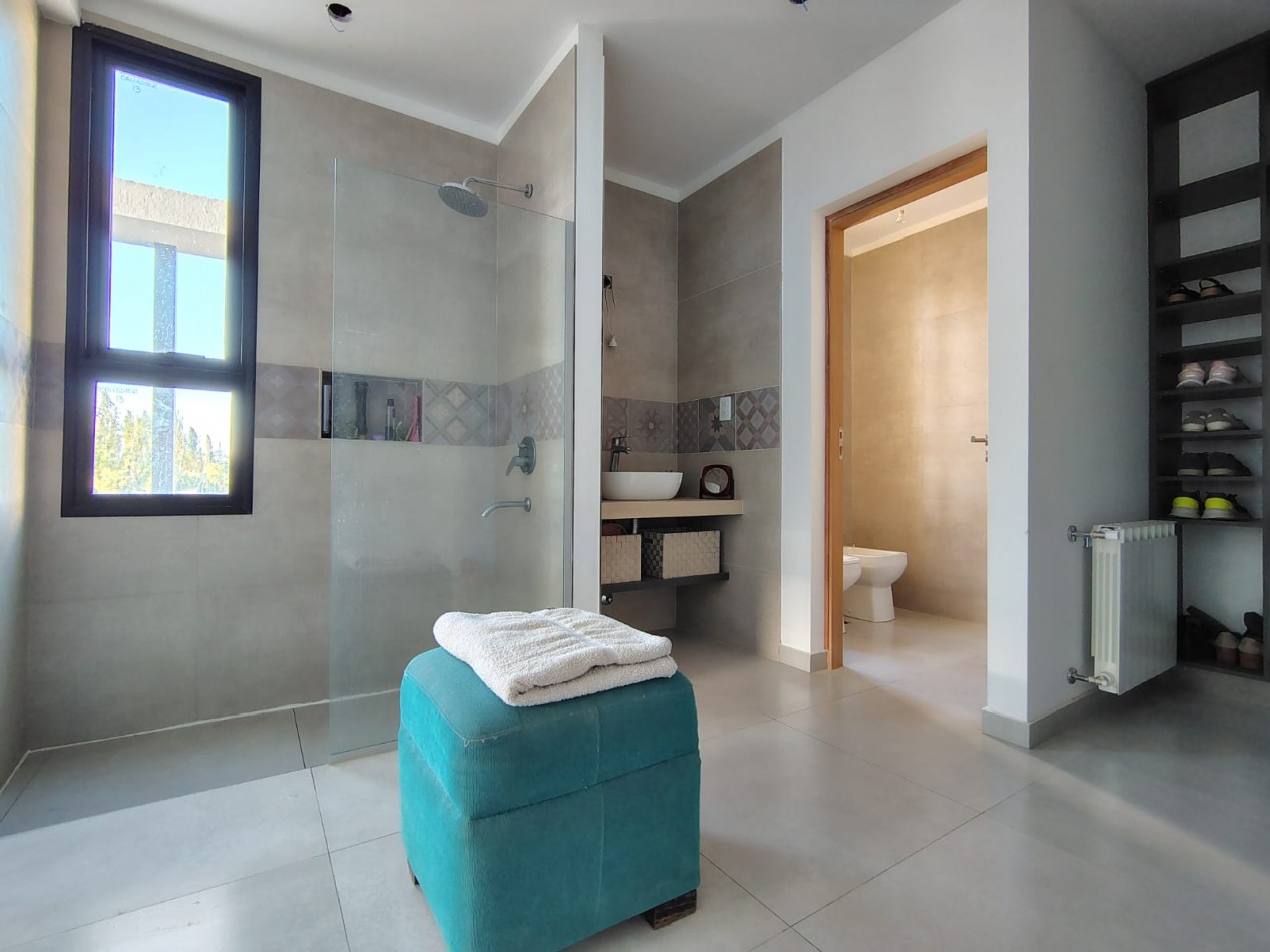 GREENWOOD VENDE ESPECTACULAR CASA EN EL BARRIO PRIVADO ALBA DE TANQAY EN MAIPU.