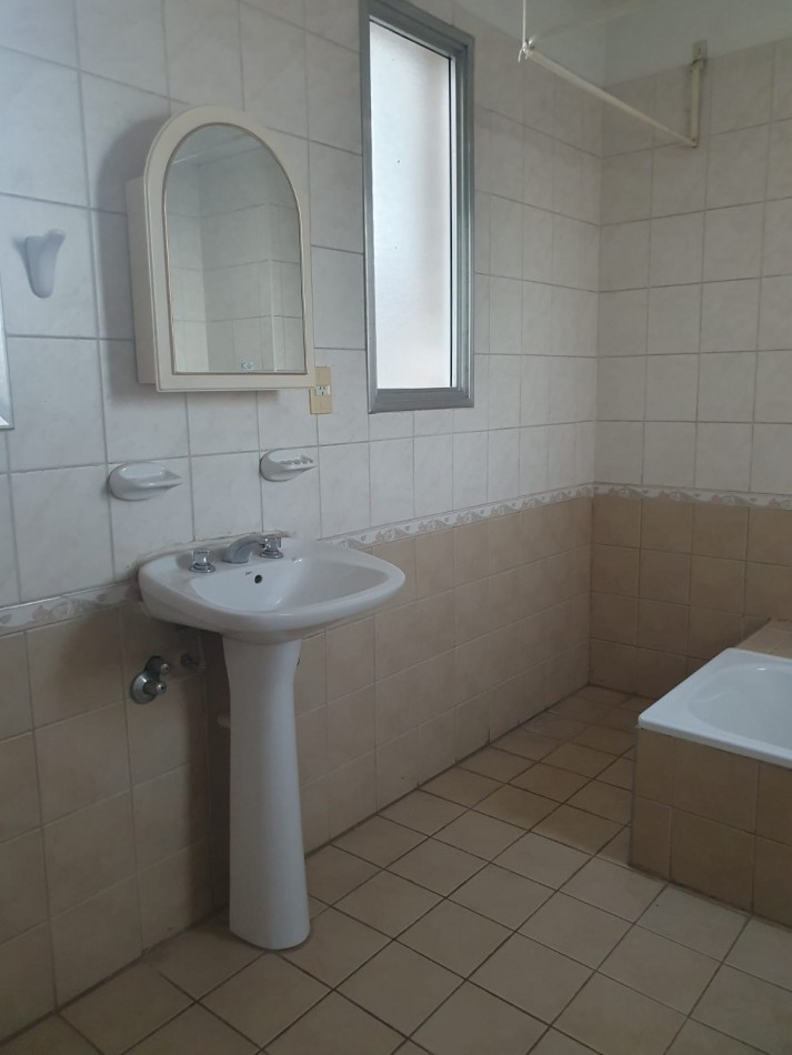 GREENWOOD INMOBILIARIA VENDE DUPLEX EN GUAYMALLEN 