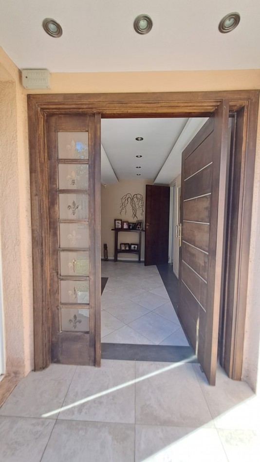 GREENWOOD VENDE CASA EN BARRIO PRIVADO "ALDEA DE TORREBLANCA" EN RODEO DE LA CRUZ GLLEN.