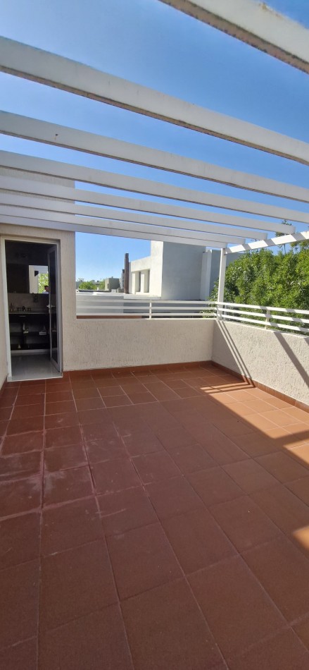GREENWOOD VENDE  EXCLUSIVA RESIDENCIA DE DISEÑO Y CONFORT