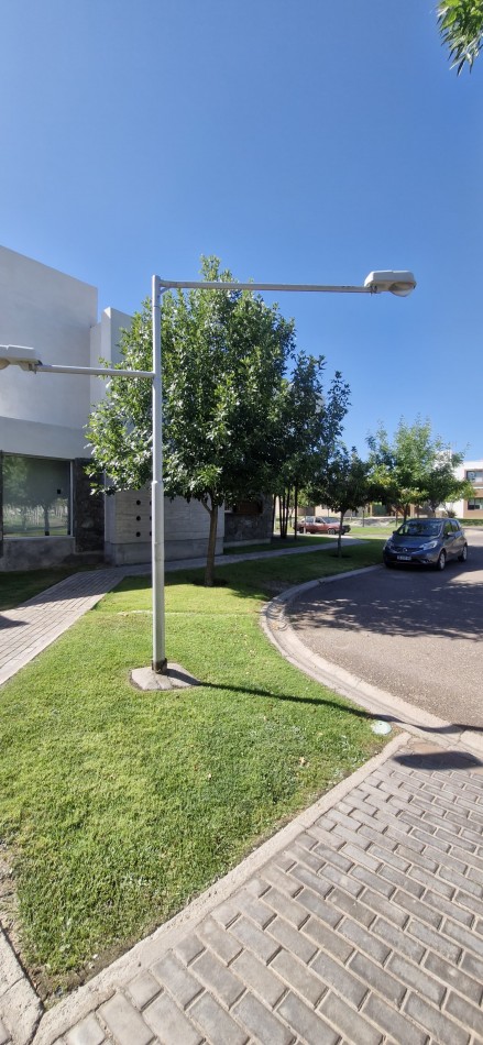 GREENWOOD VENDE  EXCLUSIVA RESIDENCIA DE DISEÑO Y CONFORT