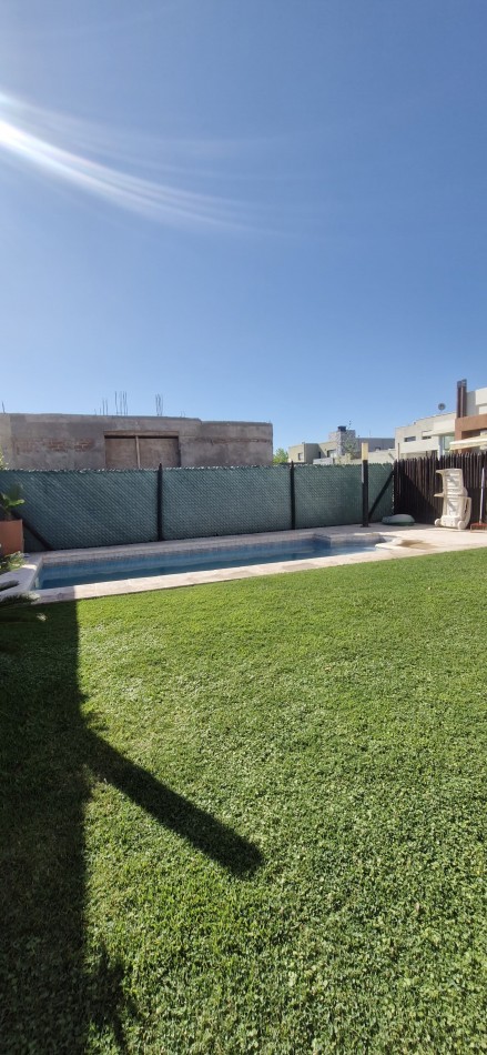 GREENWOOD VENDE  EXCLUSIVA RESIDENCIA DE DISEÑO Y CONFORT