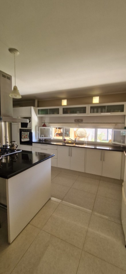 GREENWOOD VENDE  EXCLUSIVA RESIDENCIA DE DISEÑO Y CONFORT