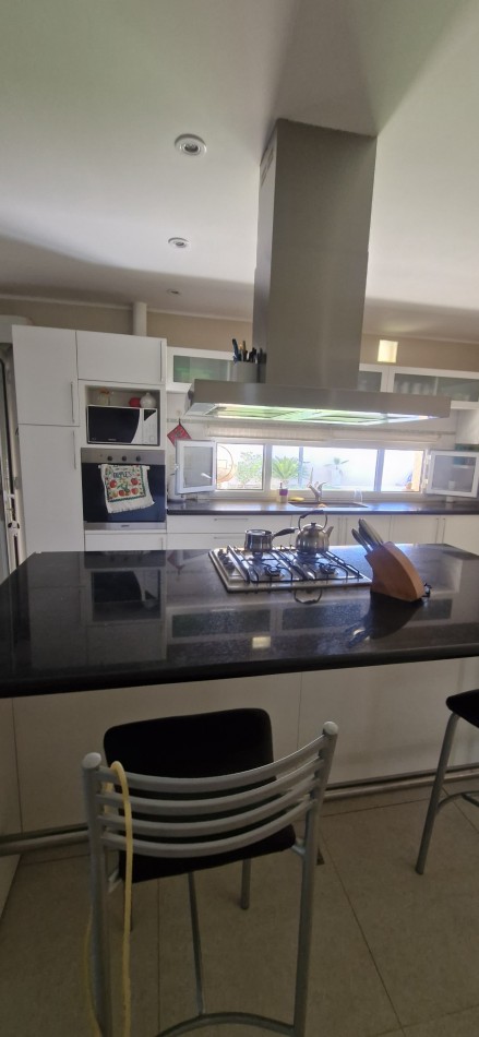GREENWOOD VENDE  EXCLUSIVA RESIDENCIA DE DISEÑO Y CONFORT